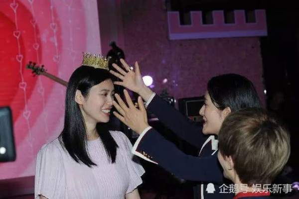 Cộng đồng mạng xứ Trung xôn xao vì màn cầu hôn "như phim" của người mẫu nội y Hề Mộng Dao 12