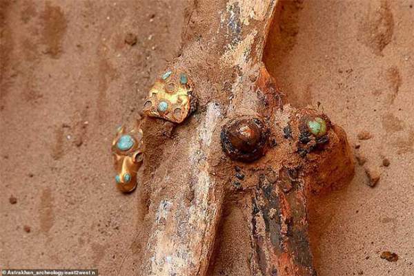 Phát hiện kho báu và bộ xương quý tộc 2.000 năm tuổi ở Nga 2
