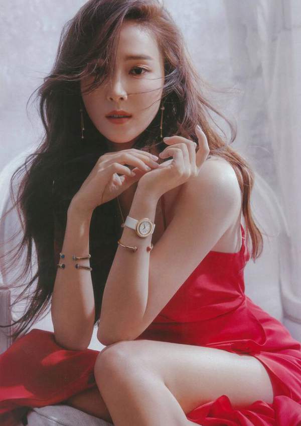 Jessica Jung diện váy cồng kềnh, suýt ngã trên thảm đỏ 22