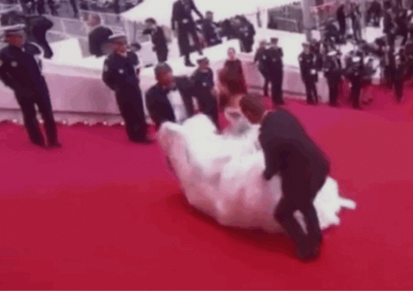Jessica Jung diện váy cồng kềnh, suýt ngã trên thảm đỏ 14