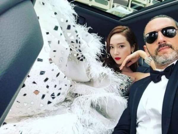Jessica Jung diện váy cồng kềnh, suýt ngã trên thảm đỏ 5