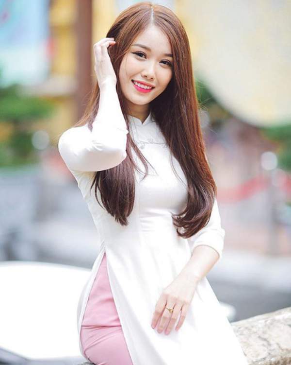 Cô gái yêu tiền đạo nổi tiếng Việt Nam gây bất ngờ với hình ảnh gợi cảm 6