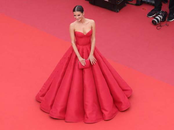 Những người đẹp thu hút mọi ánh nhìn trên thảm đỏ Cannes 12