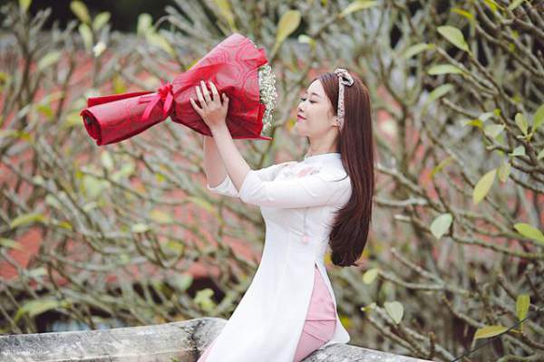 Cô gái yêu tiền đạo nổi tiếng Việt Nam gây bất ngờ với hình ảnh gợi cảm 10