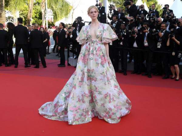 Những người đẹp thu hút mọi ánh nhìn trên thảm đỏ Cannes 17