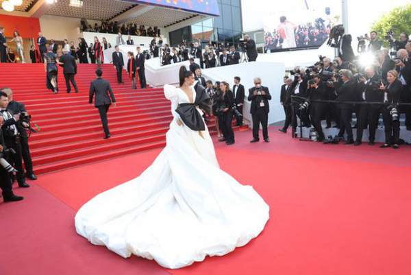 Minh tinh Ấn Độ Deepika Padukone tỏa sáng trên thảm đỏ LHP Cannes 5