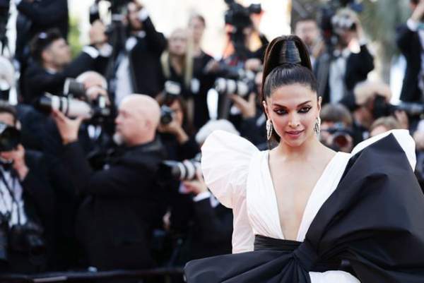 Minh tinh Ấn Độ Deepika Padukone tỏa sáng trên thảm đỏ LHP Cannes 7