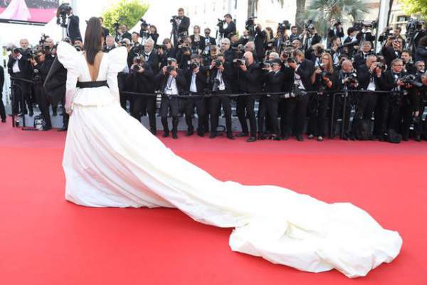 Minh tinh Ấn Độ Deepika Padukone tỏa sáng trên thảm đỏ LHP Cannes 4
