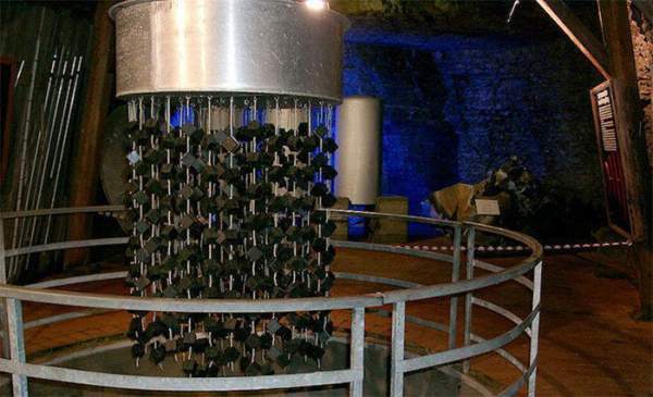 Khối urani bí ẩn từ lò phản ứng hạt nhân của trùm phát xít Hitler 2