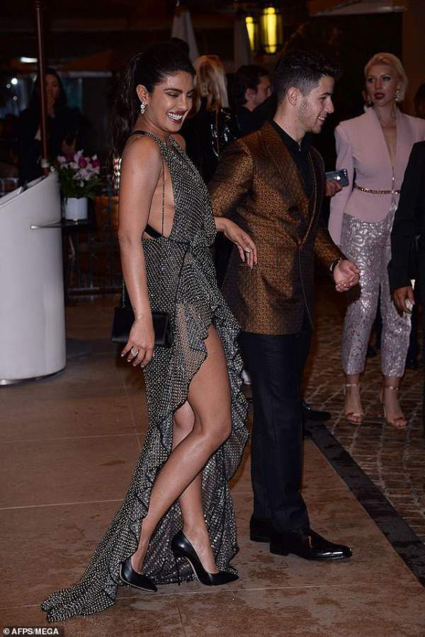 Hoa hậu Priyanka Chopra khoe chân dài bên chồng trẻ 2