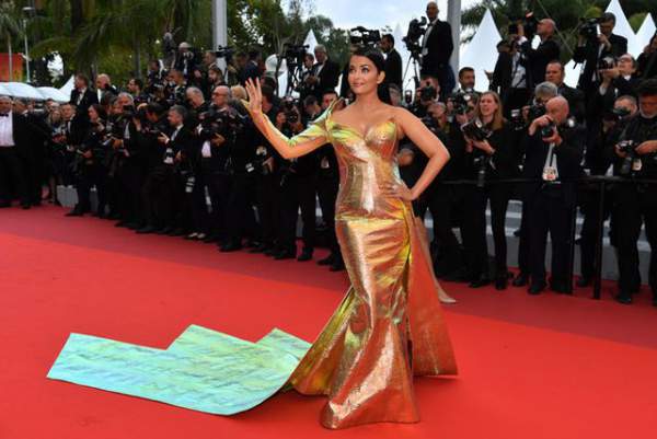 Aishwarya Rai bất ngờ mặc xấu tại Cannes 2