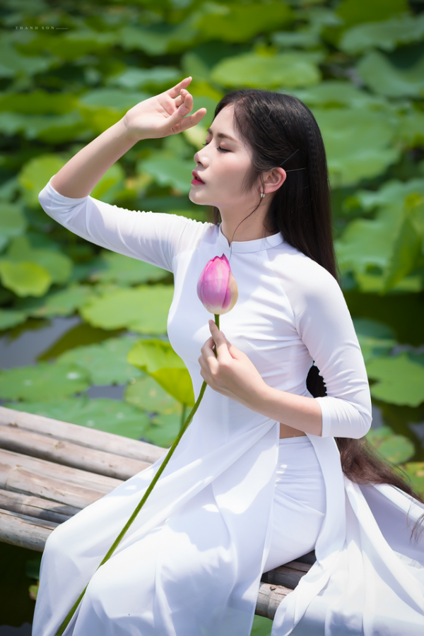 “Công chúa tóc mây” phiên bản Việt khoe sắc bên sen 10