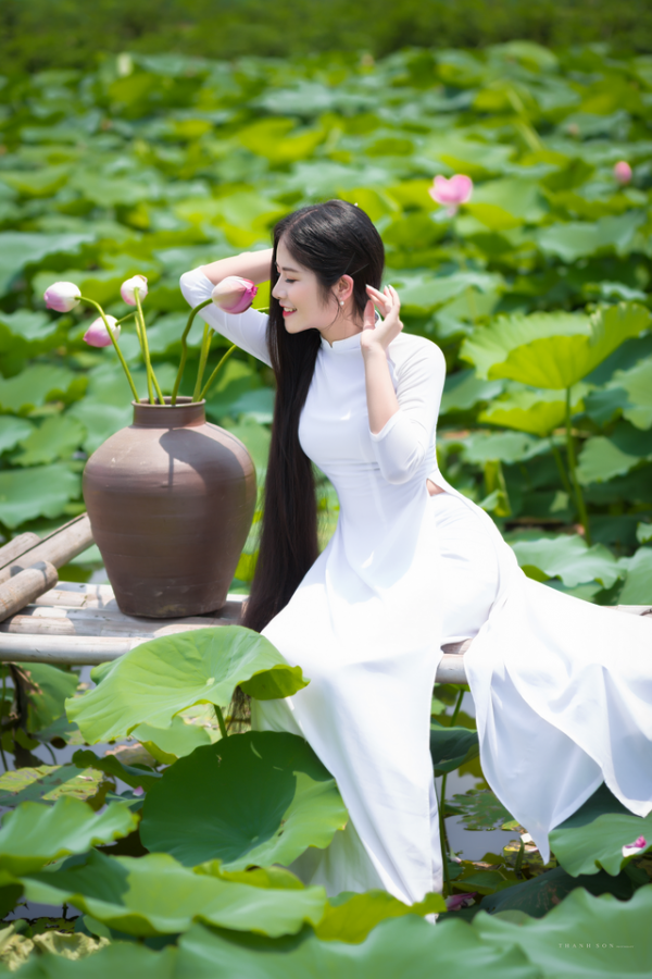 “Công chúa tóc mây” phiên bản Việt khoe sắc bên sen 8