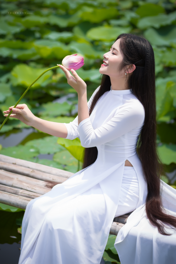 “Công chúa tóc mây” phiên bản Việt khoe sắc bên sen 6