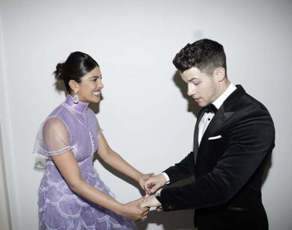 Priyanka Chopra - Nick Jonas: Cặp đôi nổi bật nhất LHP Cannes 11