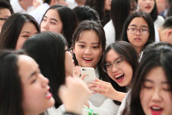 Những nữ sinh xinh đẹp, dễ thương trường Phan Đình Phùng ngày bế giảng 8