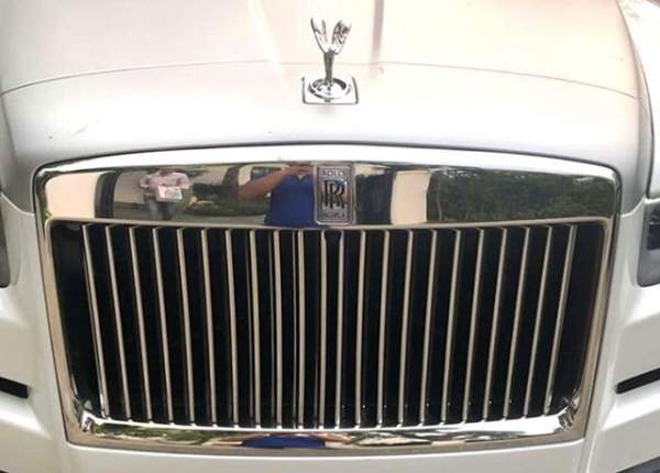 Siêu xe Rolls-Royce Cullinan bất ngờ xuất hiện tại Việt Nam 2