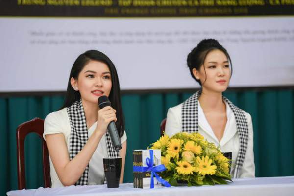 Hoa hậu Thùy Dung đọ dáng cùng Á hậu Thuỳ Dung trên sân trường rợp hoa phượng đỏ 5
