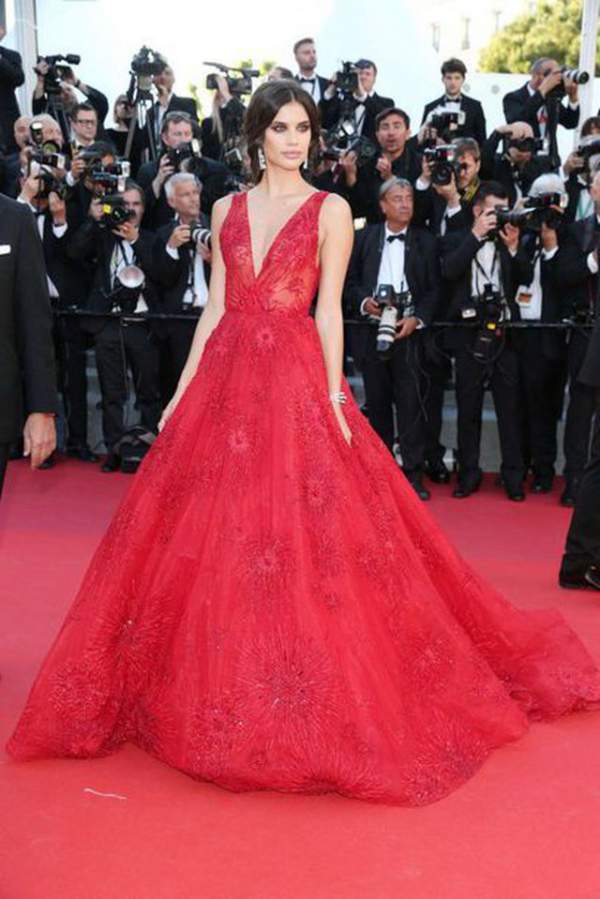 Khi người đẹp chuộng váy đỏ tại Cannes 15