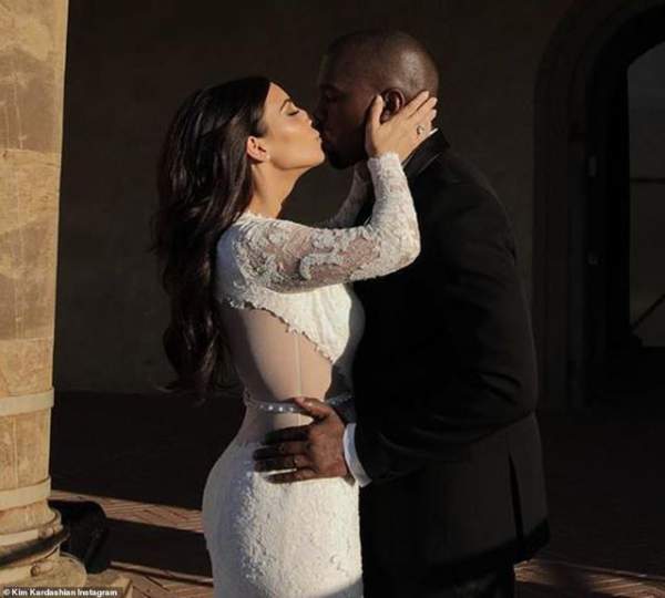 Ảnh cưới chưa từng công bố của Kim Kardashian 3