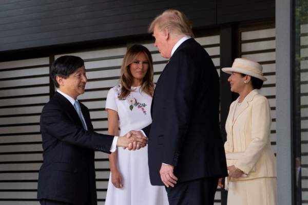 Tân Nhật hoàng đón tiếp Tổng thống Trump trong cuộc gặp lịch sử 13