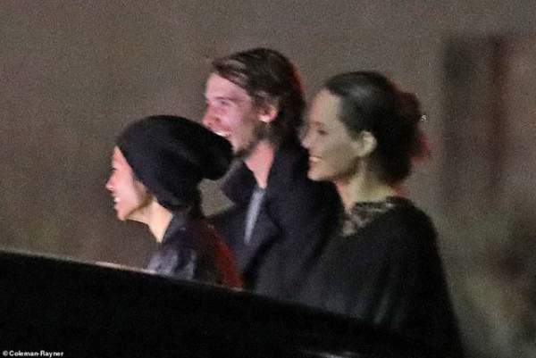 Angelina Jolie dành ngày cuối tuần cho các con 8