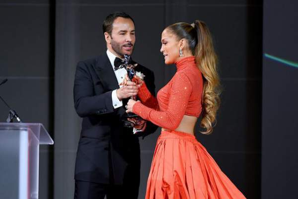 Jennifer Lopez khoe eo săn chắc dự sự kiện cùng bồ trẻ 6