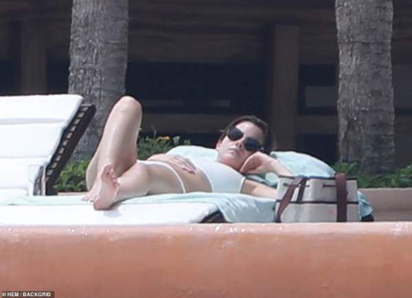 Emma Watson diện bikini khoe dáng chuẩn 2