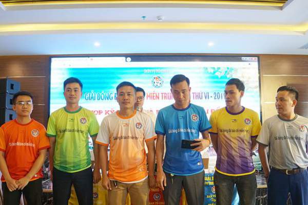 Hà Tĩnh đăng cai tổ chức Giải bóng đá Báo chí miền Trung lần thứ VI - 2019 4