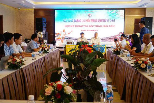Hà Tĩnh đăng cai tổ chức Giải bóng đá Báo chí miền Trung lần thứ VI - 2019 1