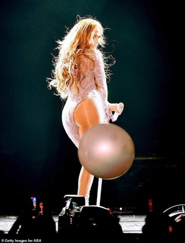 Jennifer Lopez khoe dáng rực lửa trên sân khấu 7