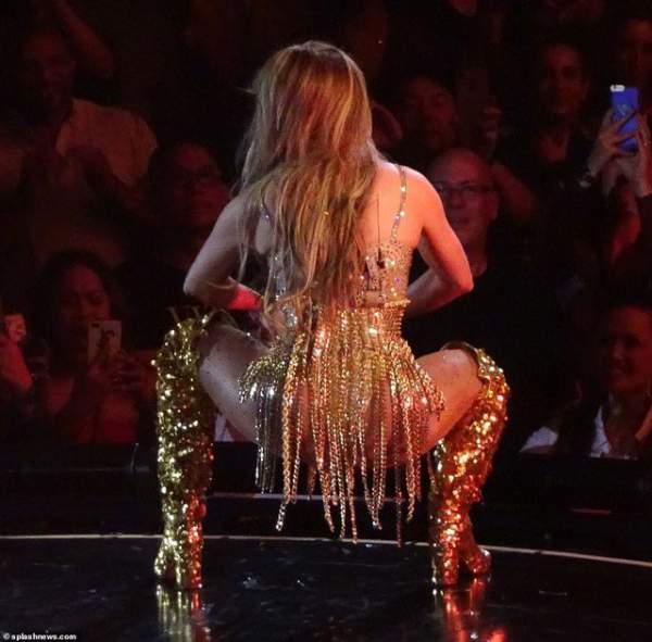 Hình ảnh bốc lửa của Jennifer Lopez 8