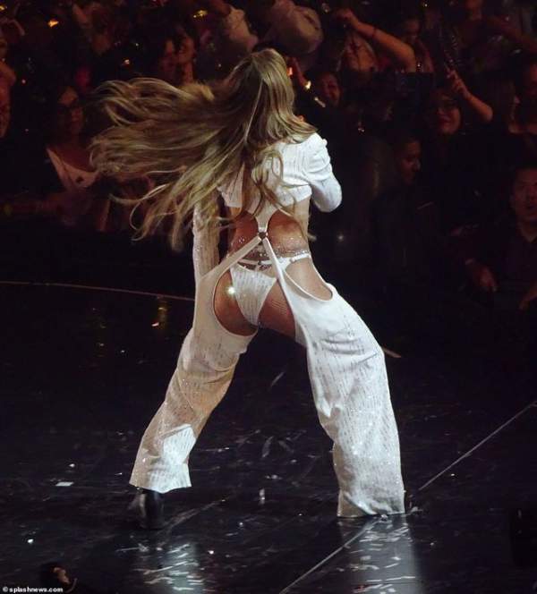 Hình ảnh bốc lửa của Jennifer Lopez 11