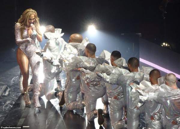 Hình ảnh bốc lửa của Jennifer Lopez 13