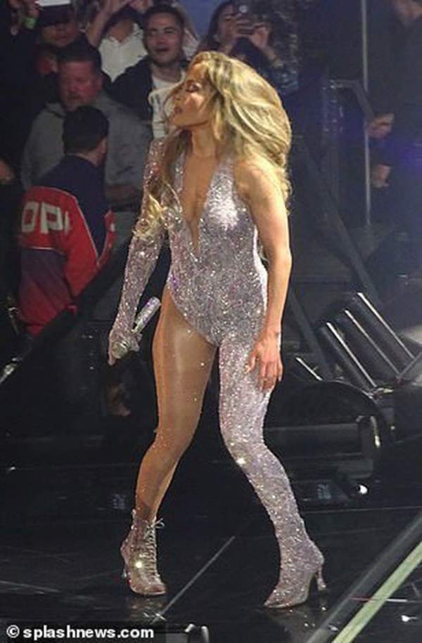 Hình ảnh bốc lửa của Jennifer Lopez 18