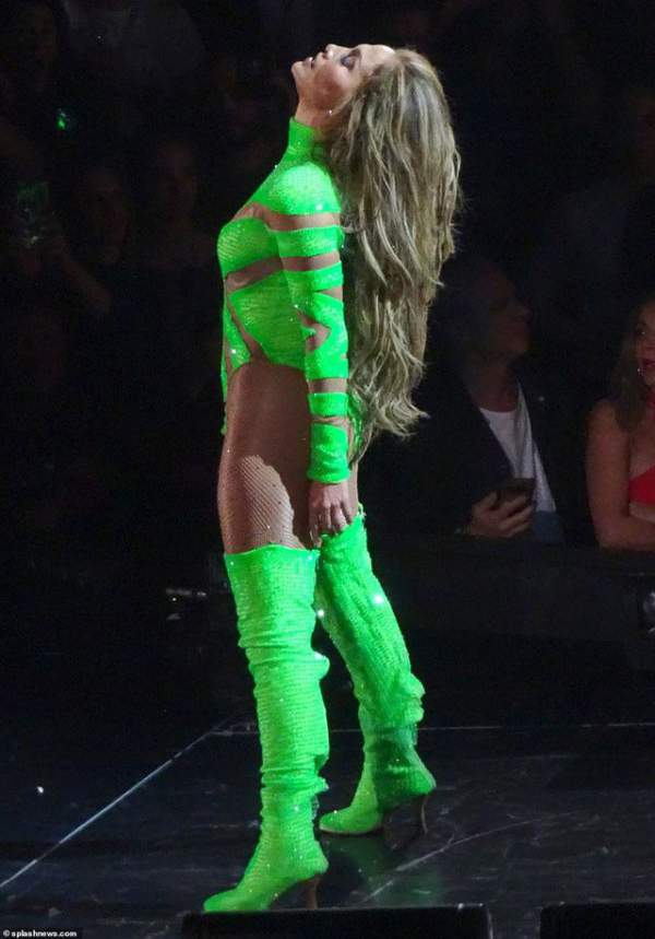 Hình ảnh bốc lửa của Jennifer Lopez 3