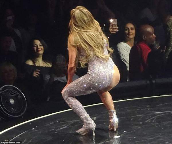 Hình ảnh bốc lửa của Jennifer Lopez 10