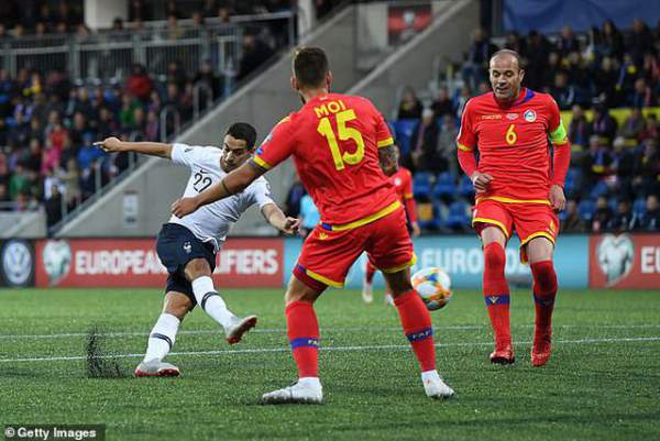 Thắng giòn giã trên sân "tí hon" Andora, Pháp trở lại ngôi đầu bảng 3