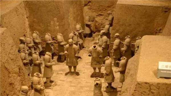 Tại sao không được phá tường giữa các chiến binh đất nung trong lăng Tần Thủy Hoàng? 3