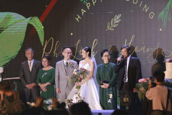 Dàn BTV VTV cùng Tuấn Hưng, Lê Hiếu, Khắc Việt chúc mừng đám cưới Phí Linh 7