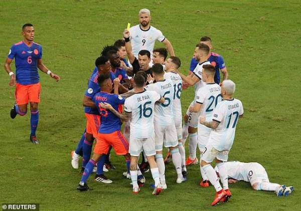 Argentina 0-2 Colombia: Nỗi thất vọng của Messi 5