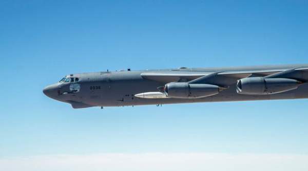 Video “pháo đài bay” B-52 lần đầu mang tên lửa siêu thanh uy lực của Mỹ 2