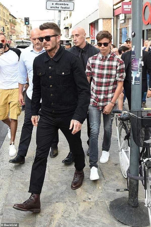 David Beckham trẻ trung bên con trai Romeo 2