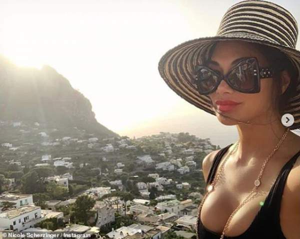 Nicole Scherzinger khoe ngực khủng với áo gợi cảm 4