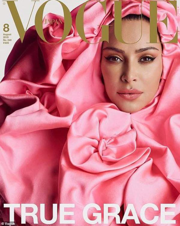Kim Kardashian xuất hiện trên ba phiên bản trang bìa Vogue Nhật Bản 3