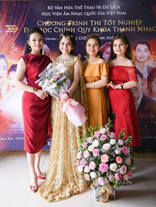 Sao mai Hương Ly tốt nghiệp thủ khoa Thanh nhạc 4
