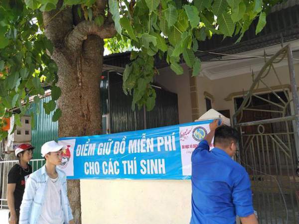 Hà Tĩnh: Hơn 1.400 tình nguyện viên hỗ trợ thí sinh trong kỳ thi 2