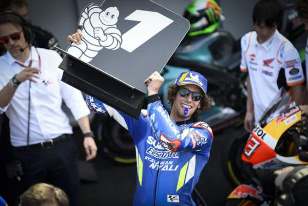 Chặng 12 MotoGP 2019: Rins thắng Marquez đầy cảm xúc ở góc cua cuối cùng 13