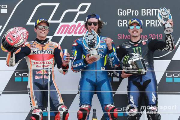 Chặng 12 MotoGP 2019: Rins thắng Marquez đầy cảm xúc ở góc cua cuối cùng 8