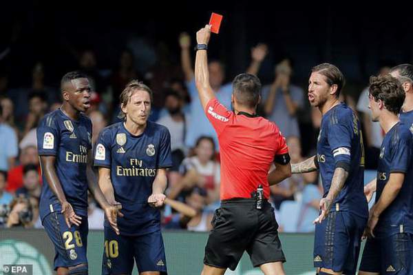 Modric bị thẻ đỏ, Real Madrid vẫn thắng thuyết phục Celta Vigo 4
